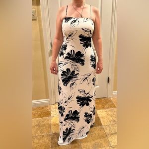 Stunning Black & White Showpiece